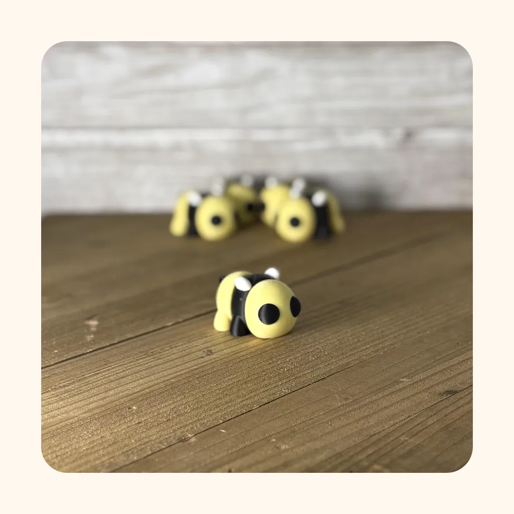 Bee — photo 3